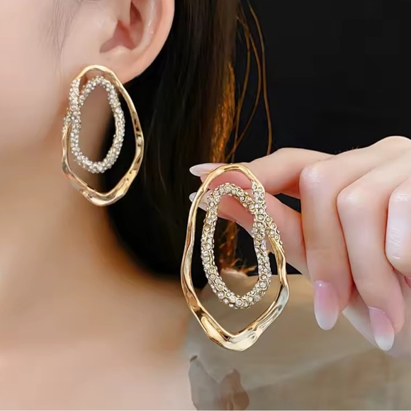 Golden Waves Crystal Double Oval Statement Earrings - Picture 4 of 11